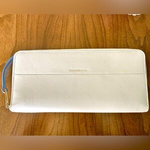 Coach slender, zippered wallet